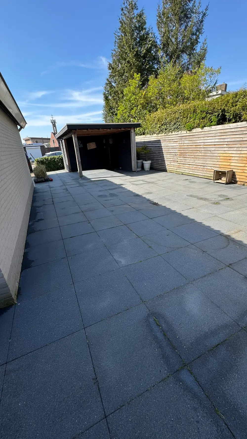 Terras met overkapping, na de reiniging
