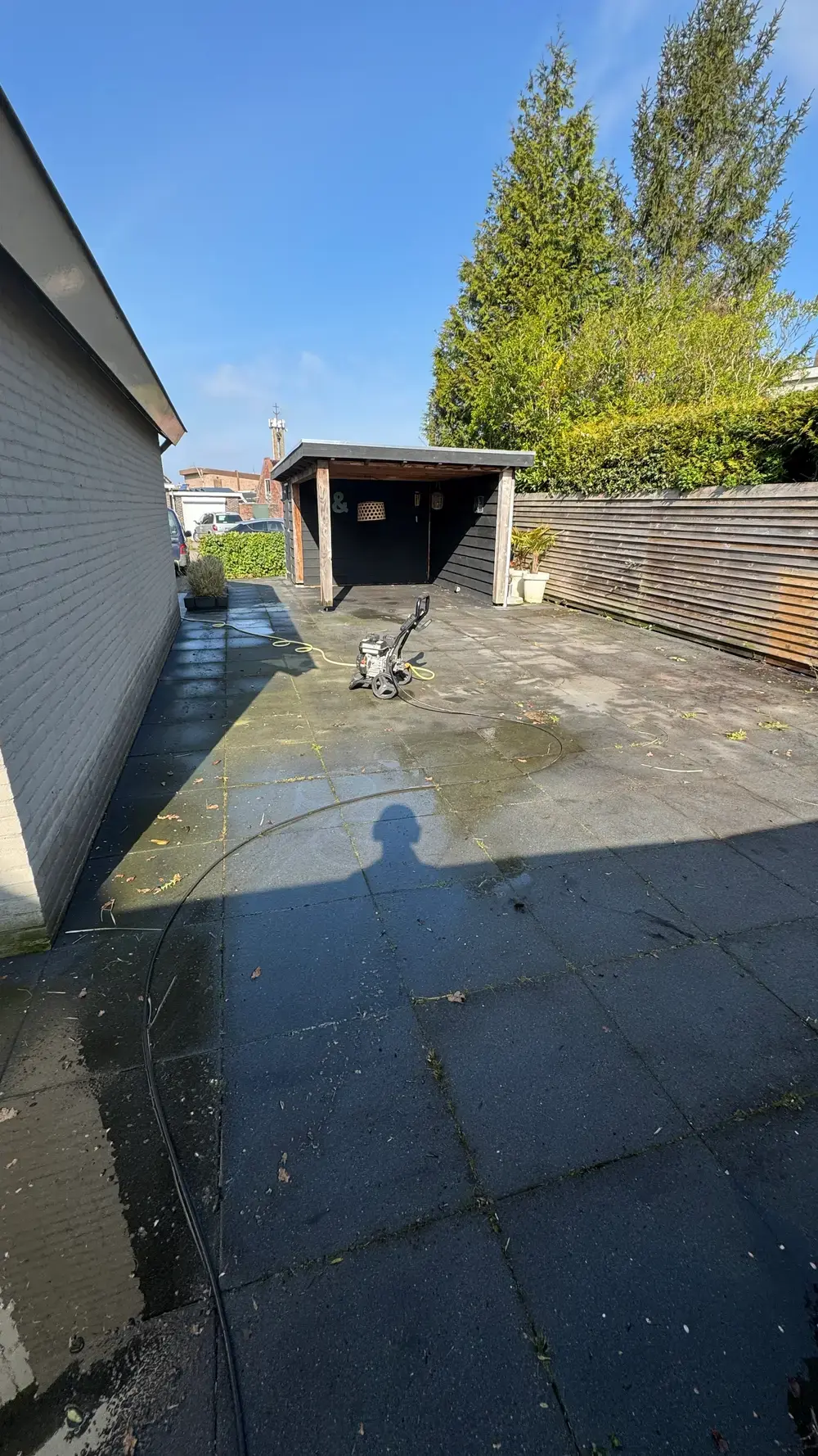 Terras met overkapping, voor de reiniging
